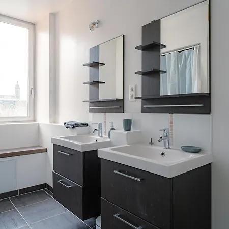 Coeur De #b2 - Centre Ville, Wifi & Netflix - Proche Transports - Privee Dans Partage * 绍莱