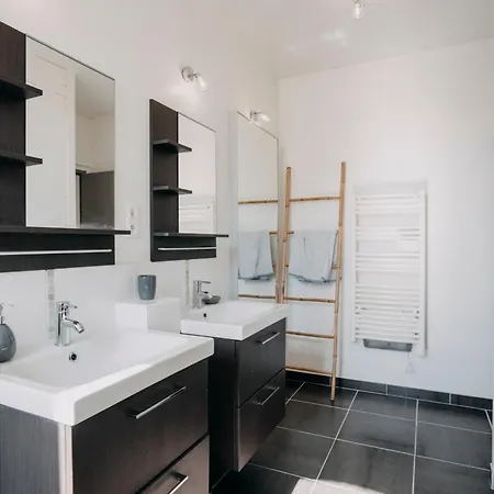 Coeur De #b2 - Centre Ville, Wifi & Netflix - Proche Transports - Privee Dans Partage