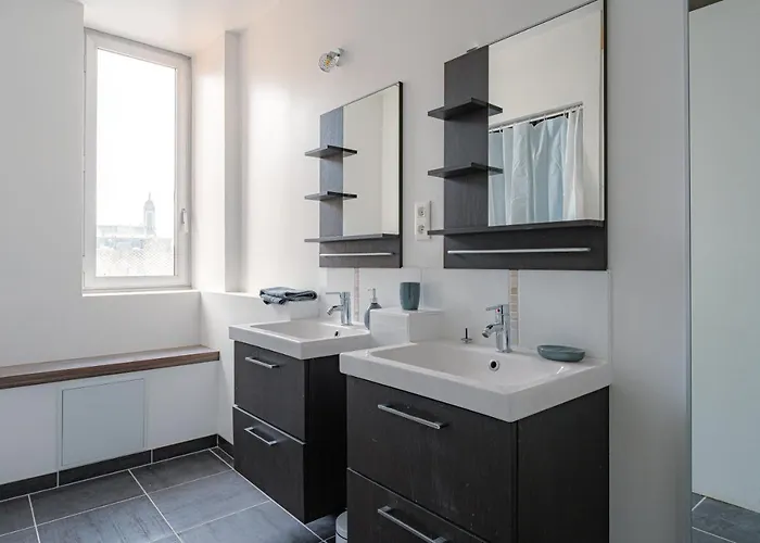 Coeur De #b2 - Centre Ville, Wifi&netflix - Proche Transports - Privee Dans Partagé * Cholet