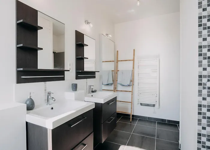 Coeur De #b2 - Centre Ville, Wifi&netflix - Proche Transports - Privee Dans Partagé